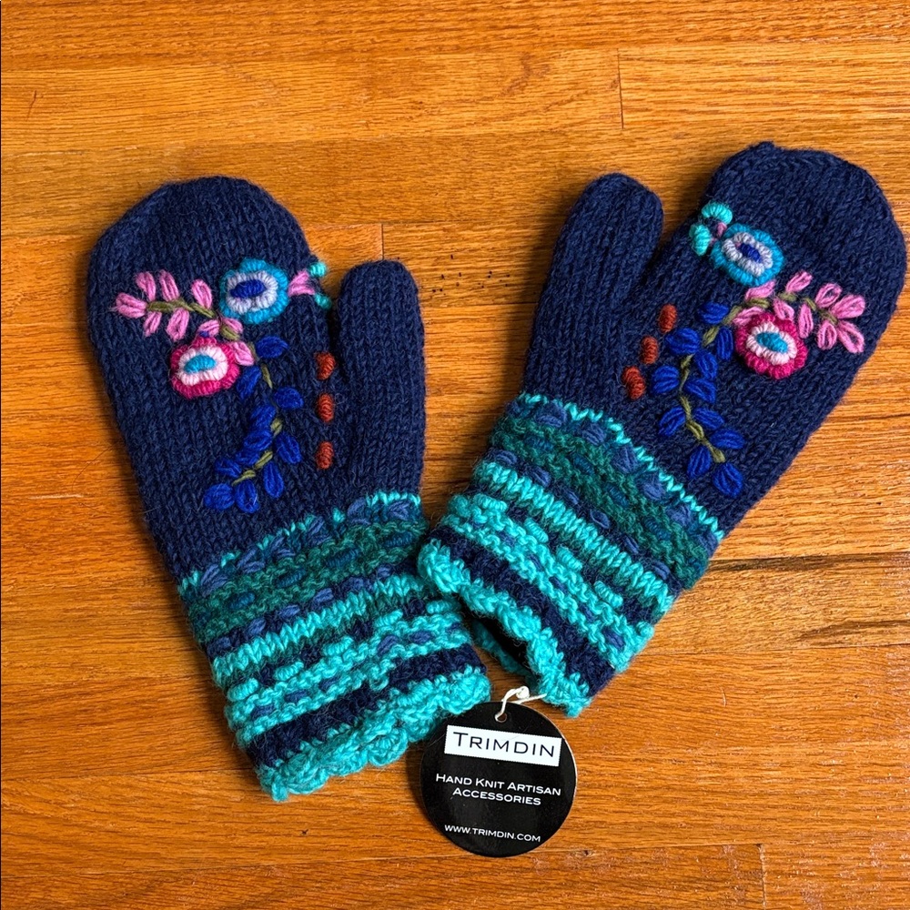 Trimdin Women's Blue Knit Mittens with Floral Design
